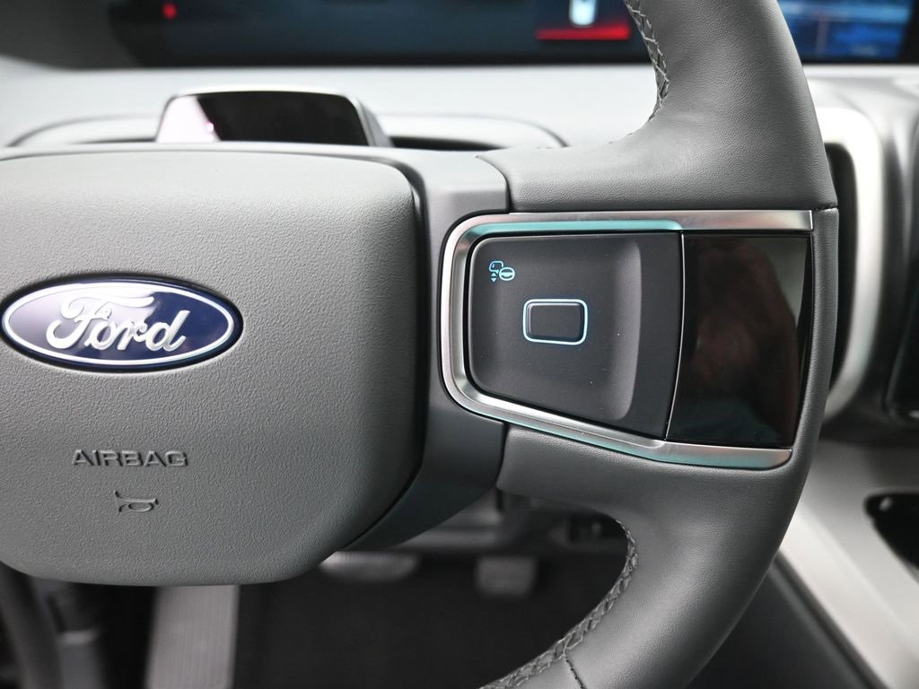 New 2025 Ford Expedition Active image 7