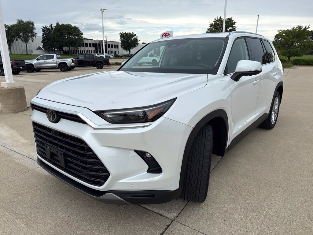 Certified 2024 Toyota Grand Highlander AWD image 6