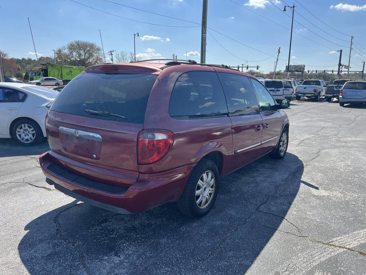 Used 2006 Chrysler Town & Country Touring image 4
