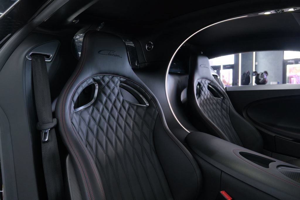 Used 2018 Bugatti Chiron AWD/4WD image 17