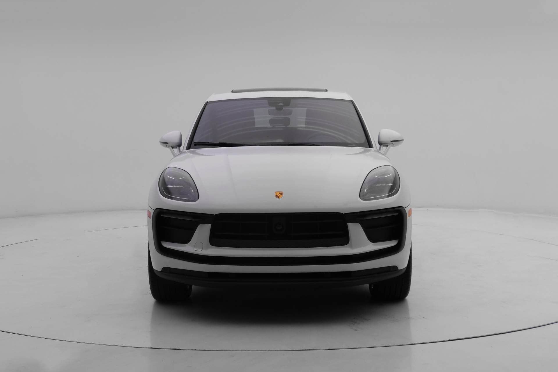 Used 2025 Porsche Macan AWD/4WD image 17