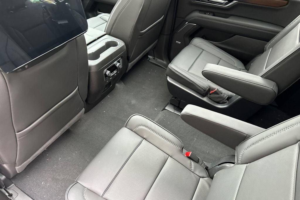 New 2026 GMC Yukon XL Denali w/ Denali Reserve Package AWD/4WD image 10