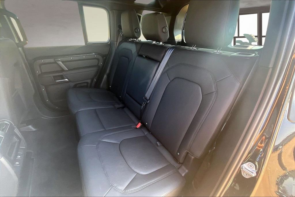 Used 2025 Land Rover Defender 110 S image 27