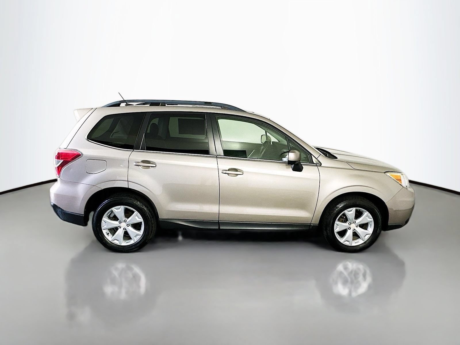 Used 2015 Subaru Forester 2.5i Limited AWD/4WD image 8