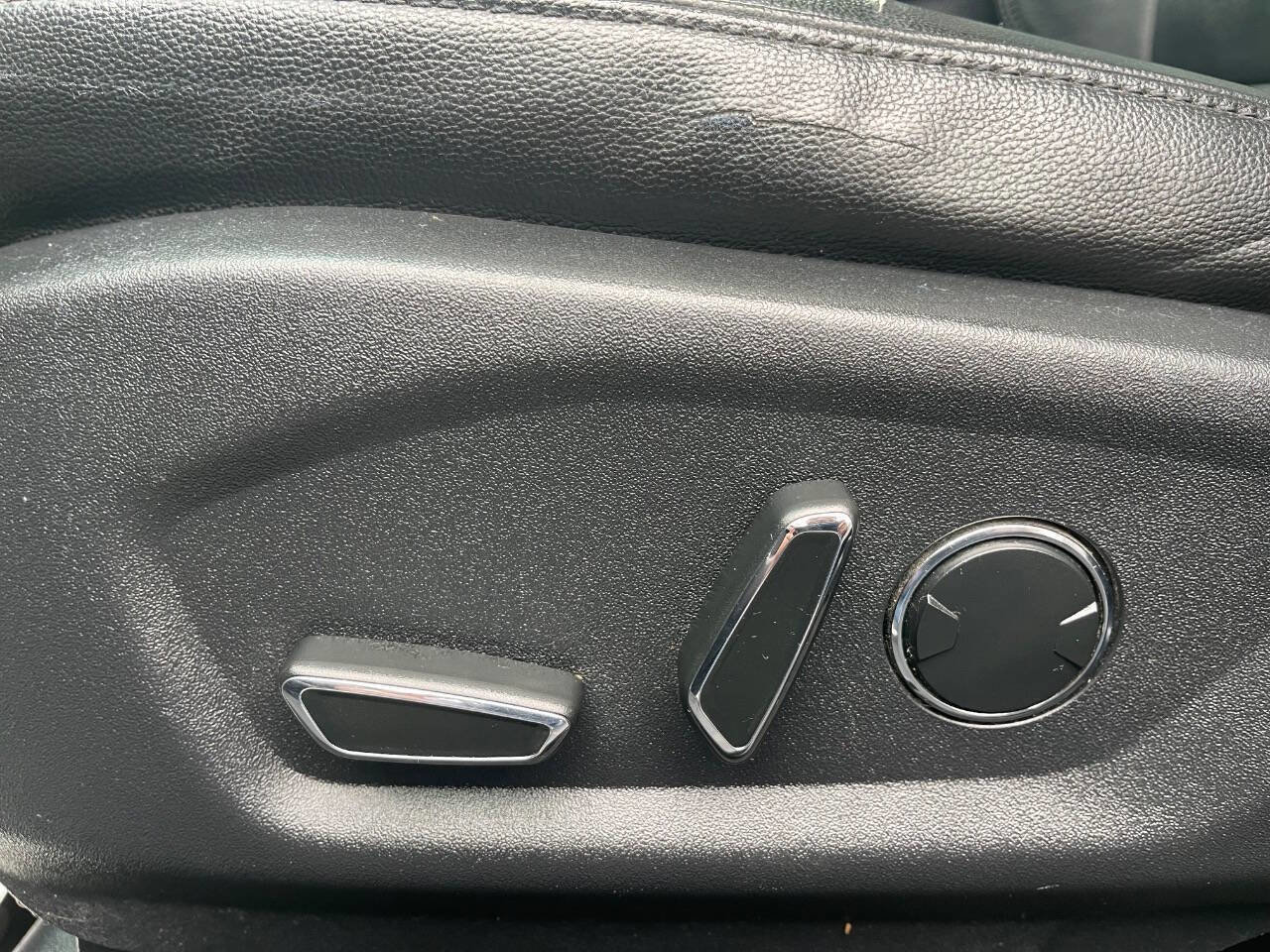 Used 2016 Ford Explorer XLT w/ Equipment Group 202A image 21