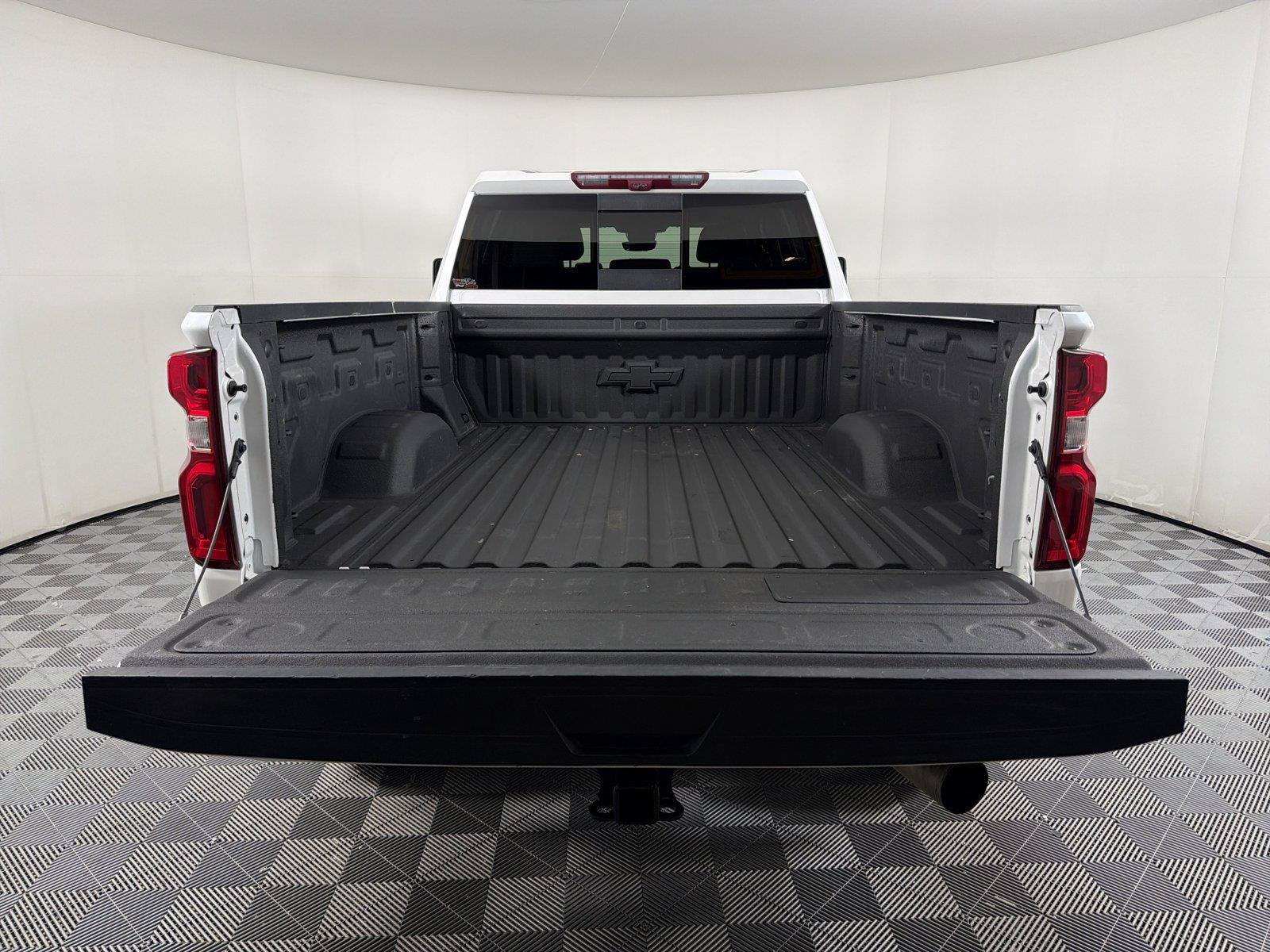 Used 2024 Chevrolet Silverado 2500 LTZ w/ LTZ Convenience Package AWD/4WD image 16