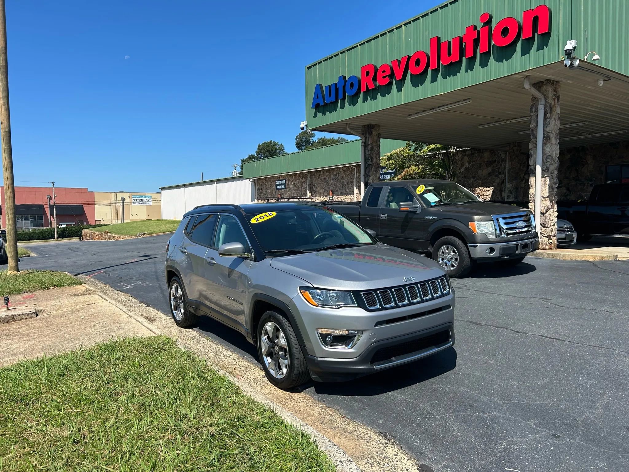 Used 2018 Jeep Compass Limited w/ Navigation Group image 1