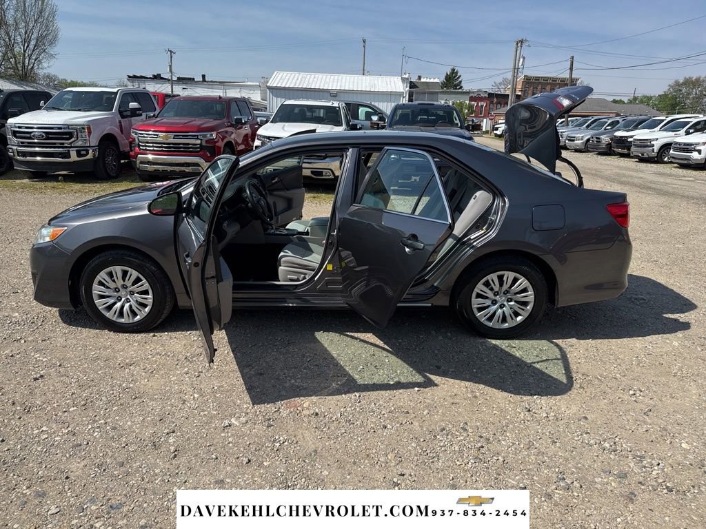 Used 2014 Toyota Camry LE FWD image 25