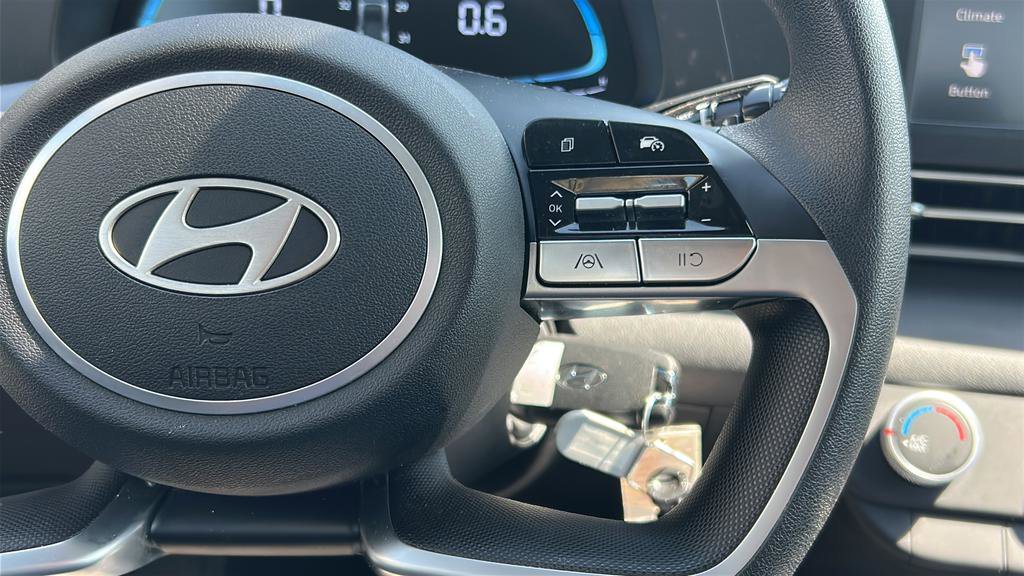 Certified 2025 Hyundai Elantra SE image 25