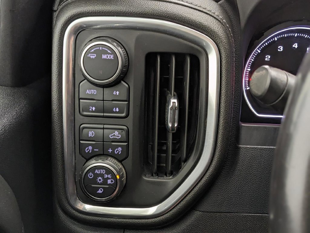 Used 2022 Chevrolet Silverado 2500 LTZ AWD/4WD image 9
