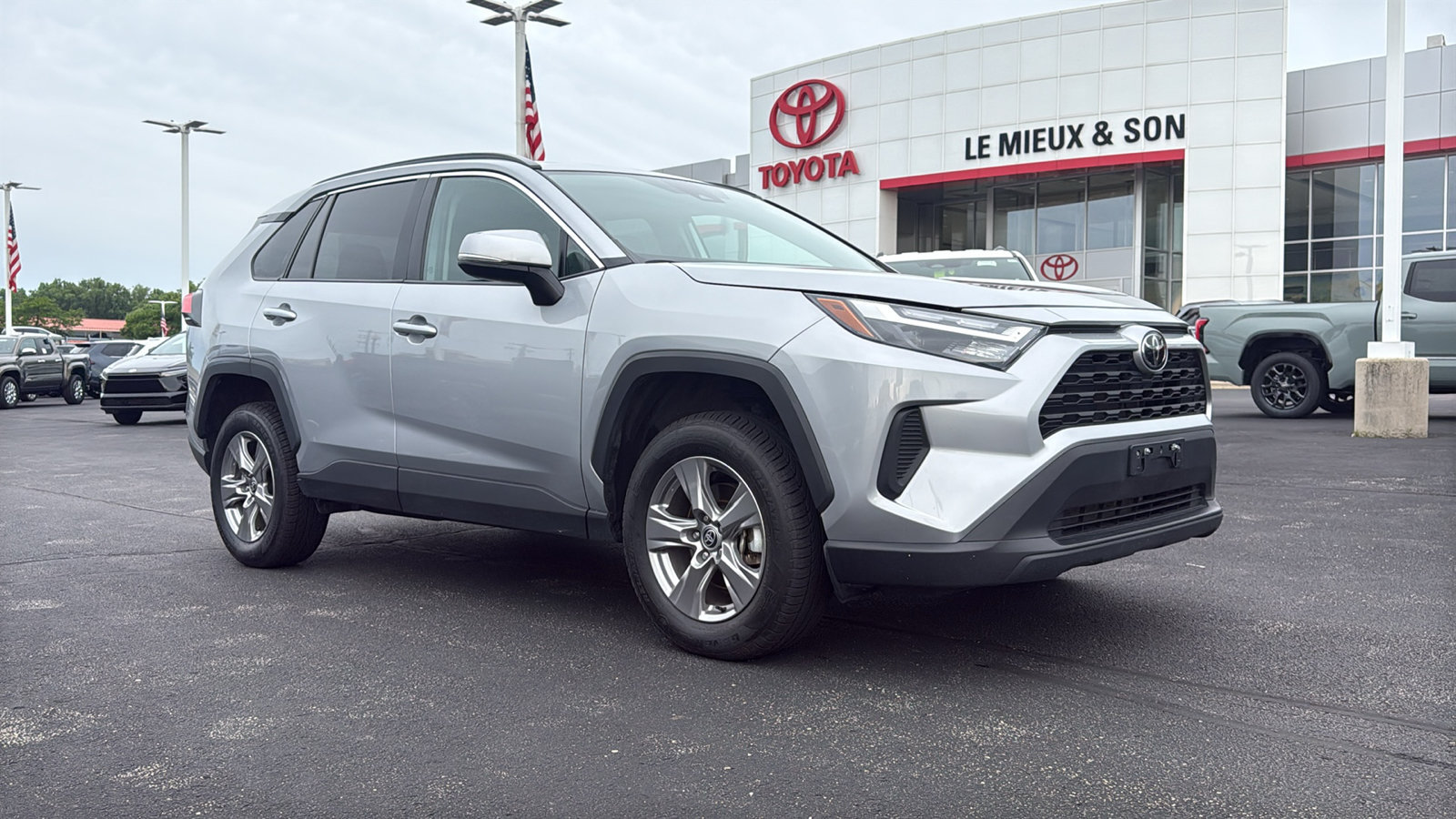 Certified 2025 Toyota RAV4 XLE AWD/4WD image 1