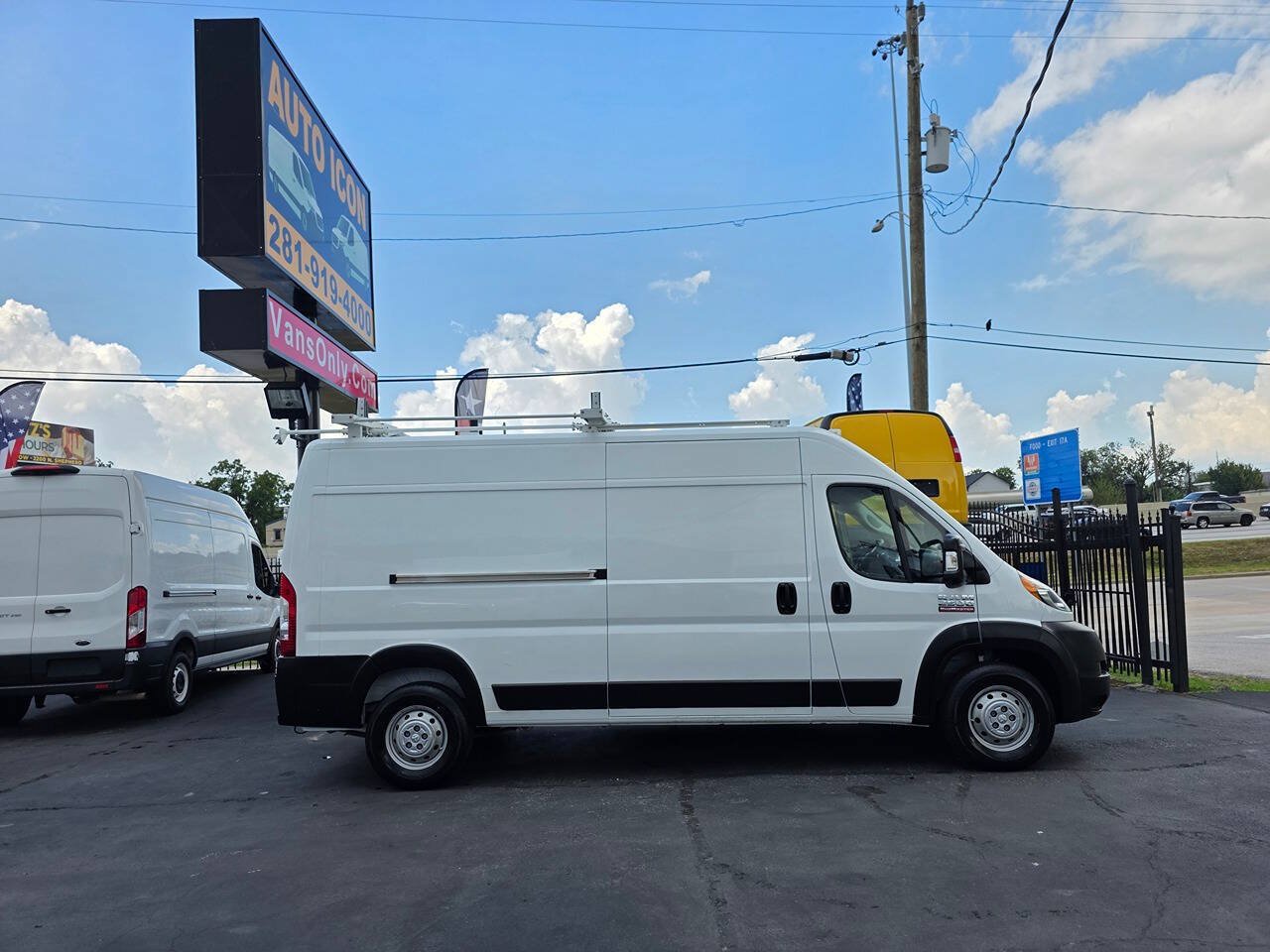 Used 2022 RAM ProMaster 2500 FWD image 3