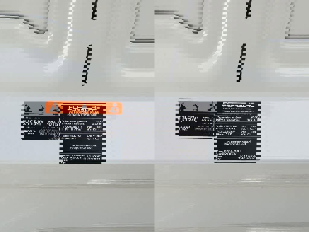 Used 2023 Porsche Taycan w/ Premium Package image 9