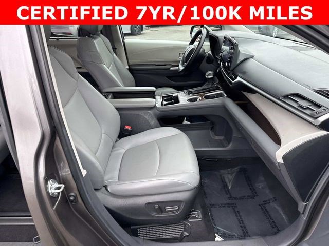 Used 2024 Toyota Sienna XLE image 9