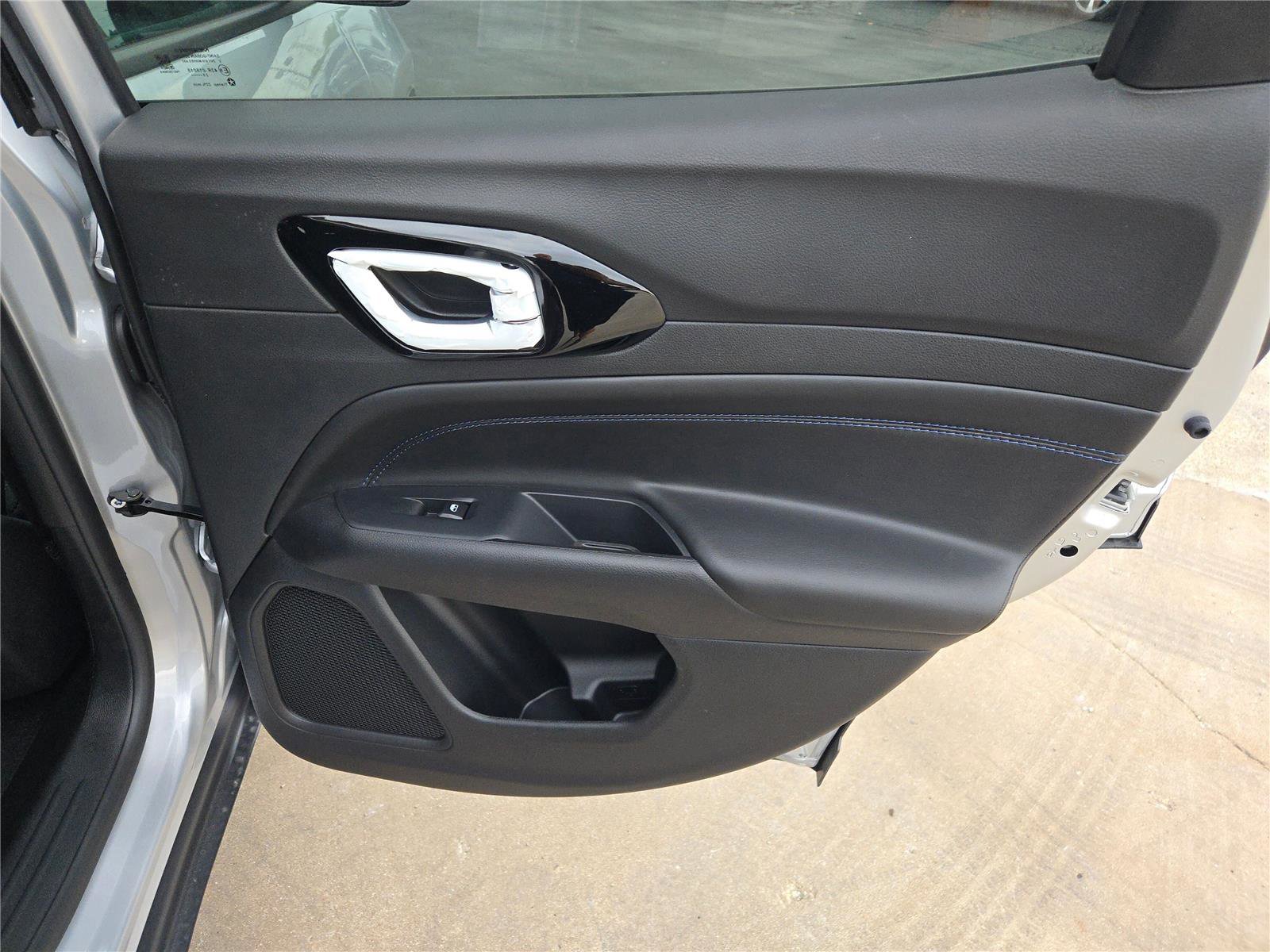 New 2026 Jeep Compass Latitude image 9