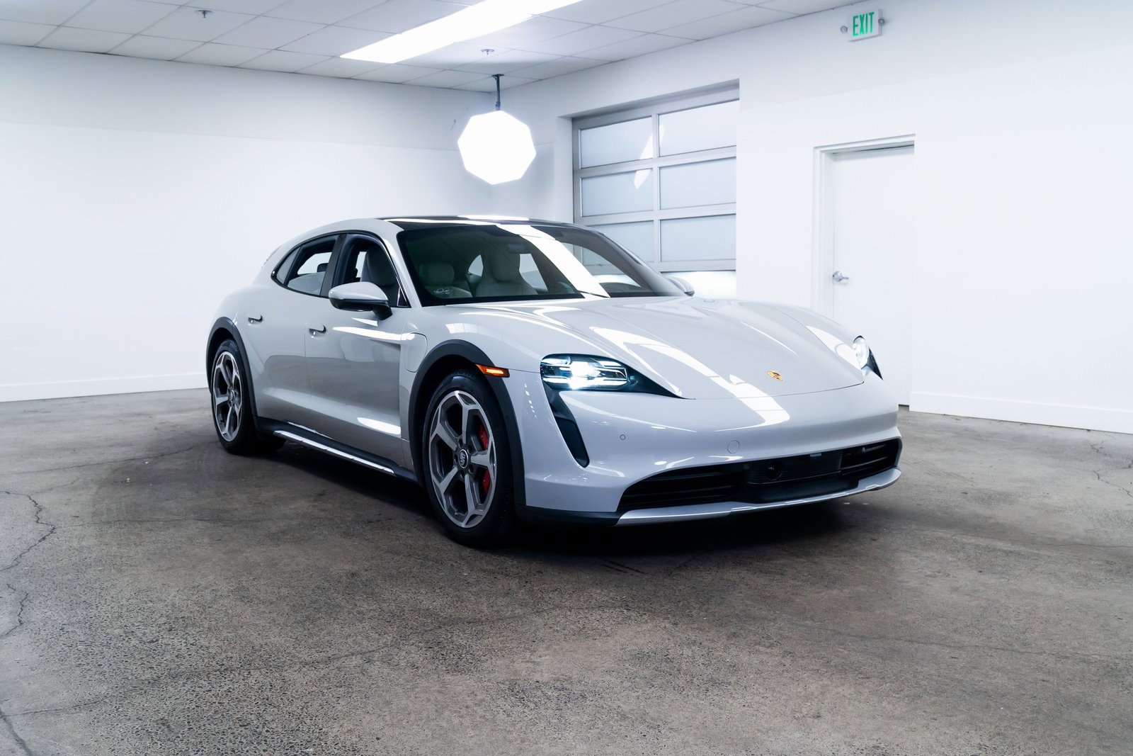 Used 2021 Porsche Taycan 4S w/ Premium Package image 26