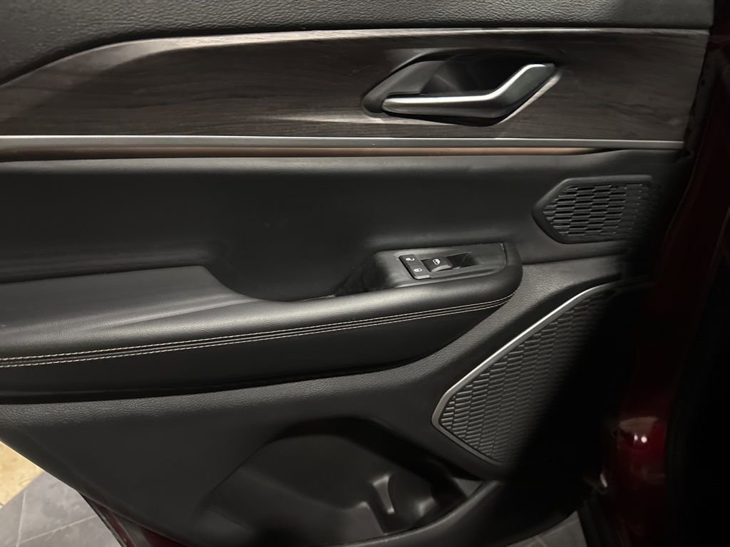 Used 2023 Jeep Grand Cherokee 4WD 4xe image 30