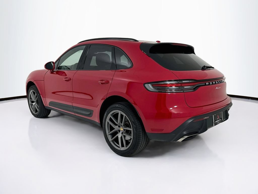 Certified 2025 Porsche Macan AWD/4WD image 3