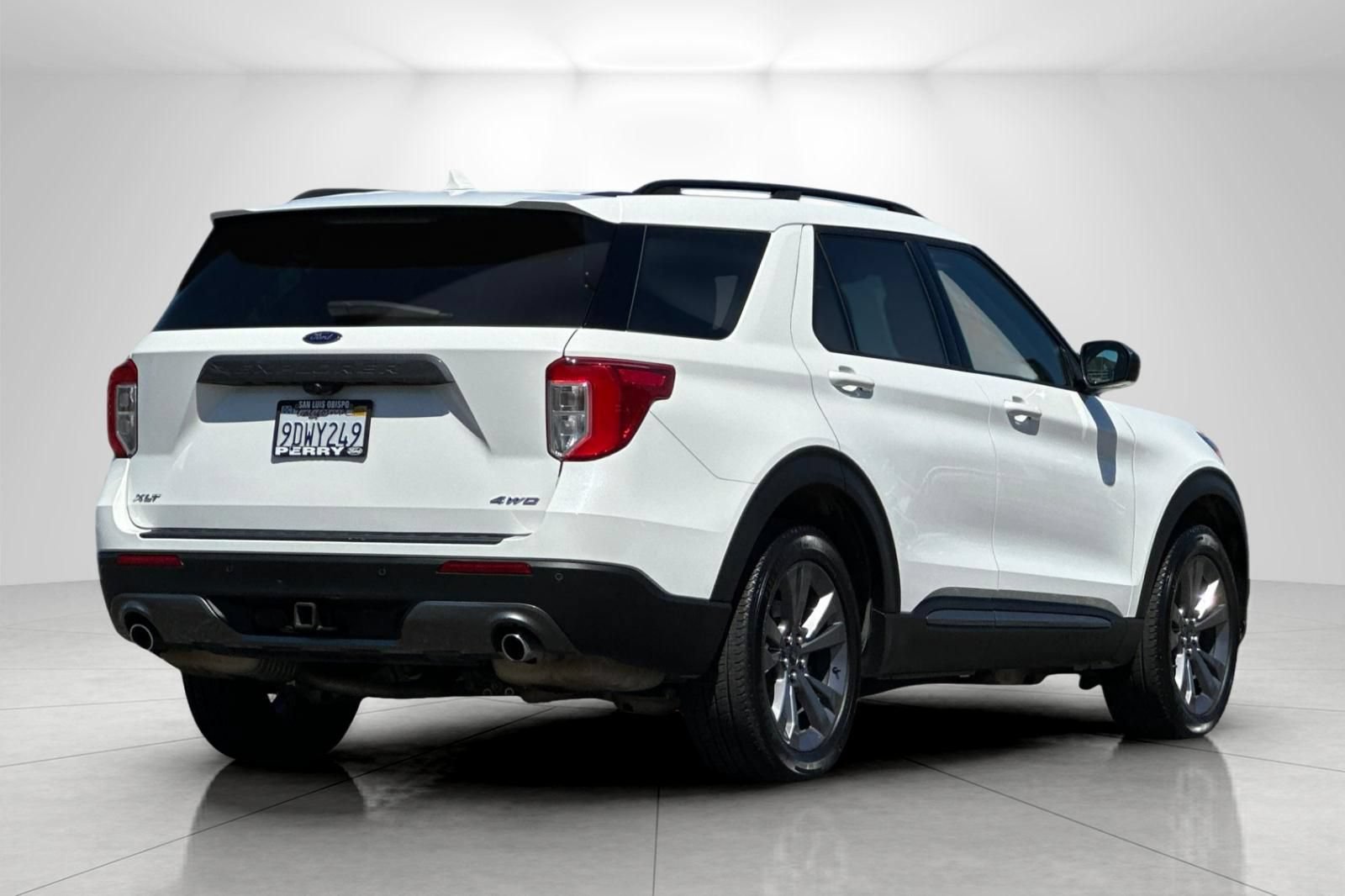 Used 2022 Ford Explorer XLT w/ Equipment Group 202A AWD/4WD image 3
