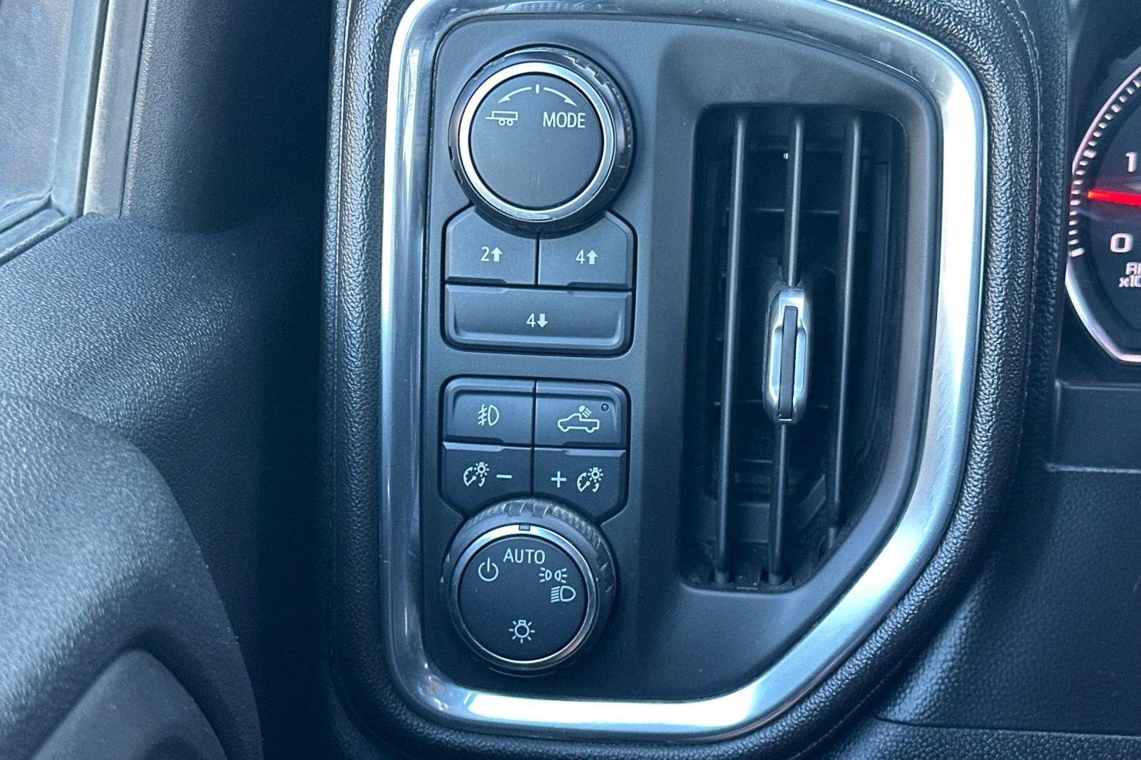 Used 2020 Chevrolet Silverado 2500 LT w/ Convenience Package AWD/4WD image 37