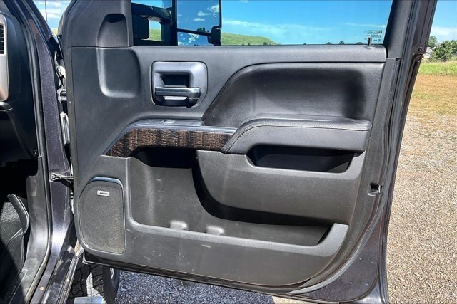 Used 2015 GMC Sierra 2500 Denali w/ Duramax Plus Package AWD/4WD image 26
