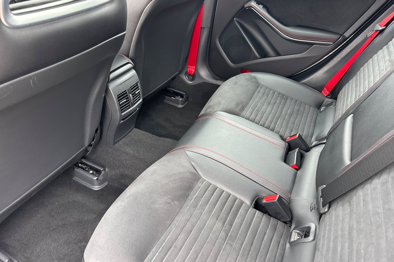 Used 2016 Mercedes-Benz CLA 250 image 26