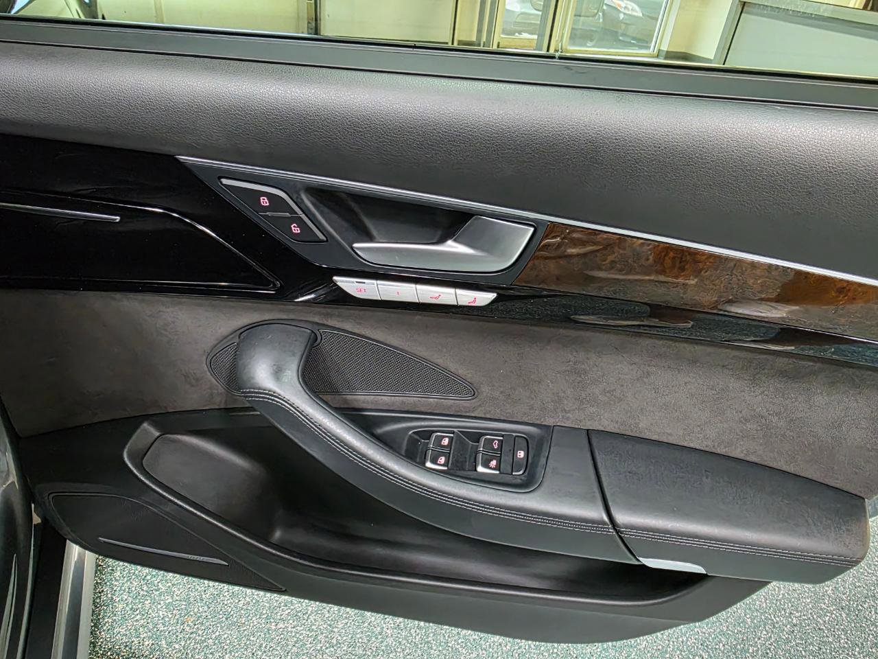 Used 2018 Audi A8 L 4.0T w/ Executive Package image 26