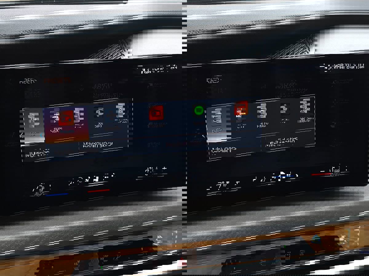 Used 2024 BMW i7 xDrive60 w/ Executive Package image 69