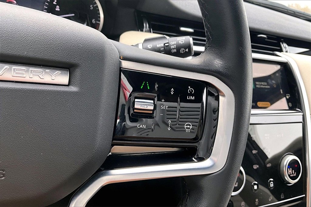 Used 2023 Land Rover Discovery Sport SE image 13