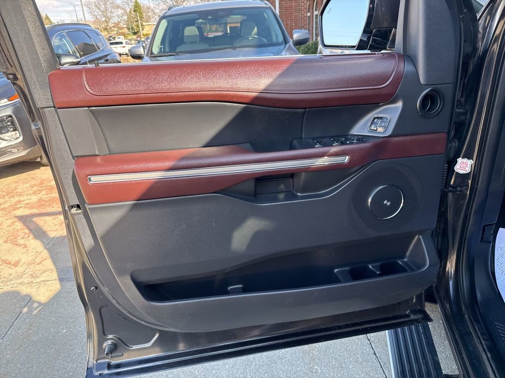 Used 2024 Ford Expedition Limited image 27