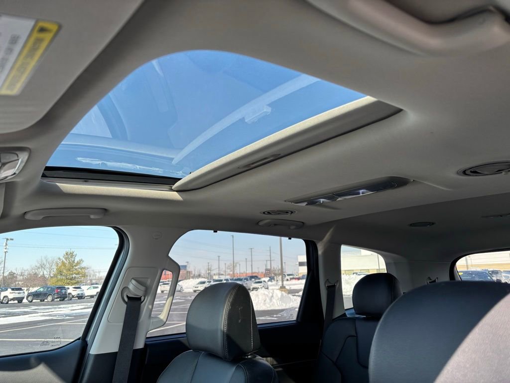 Used 2024 Kia Telluride EX w/ EX Captain's Chair Package image 17
