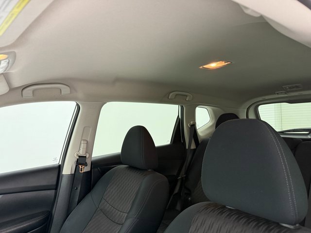 Used 2019 Nissan Rogue SV image 25