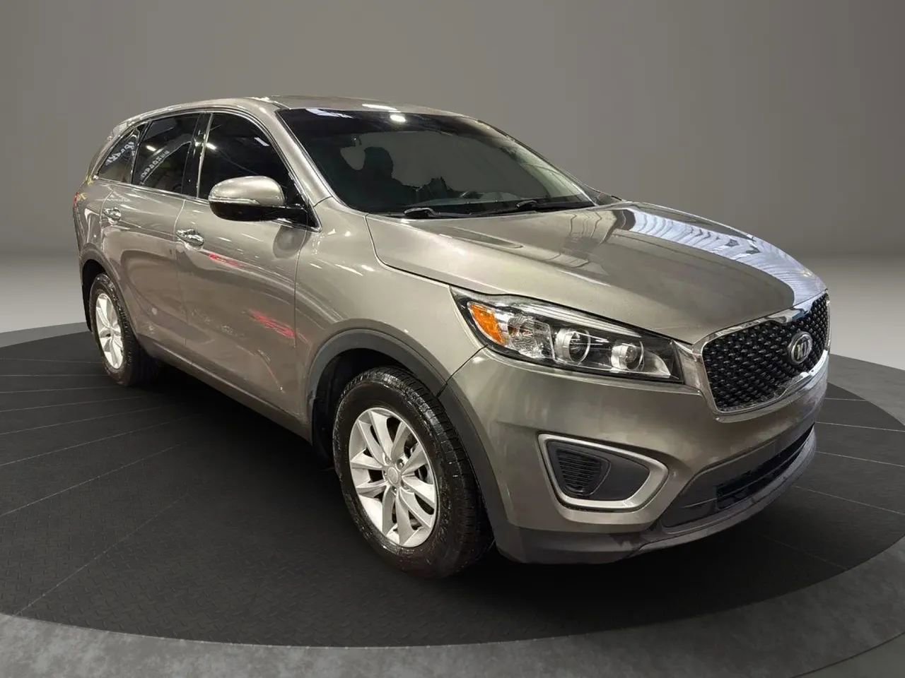 Used 2017 Kia Sorento L image 3