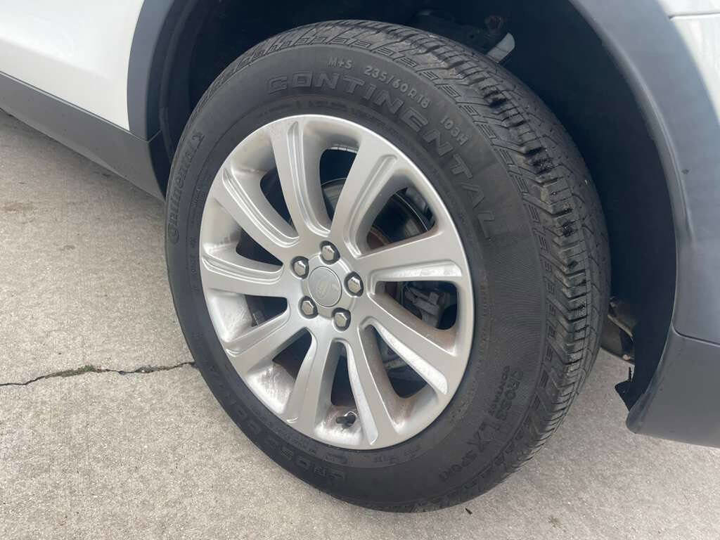 Used 2019 Land Rover Discovery Sport SE image 18