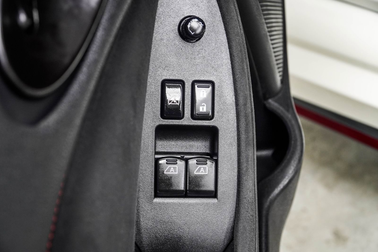 Used 2017 Nissan 370Z NISMO RWD image 29