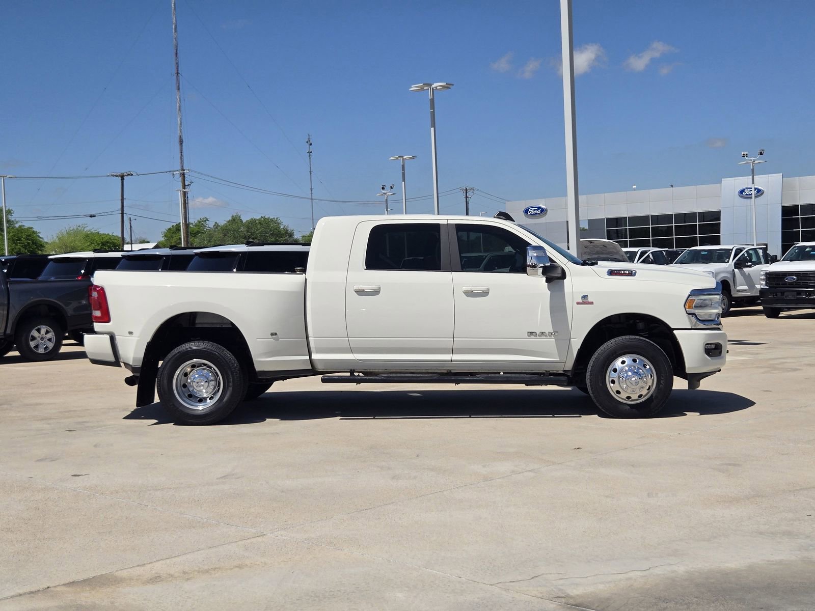 Used 2024 RAM 3500 Laramie w/ Towing Technology Group AWD/4WD image 7