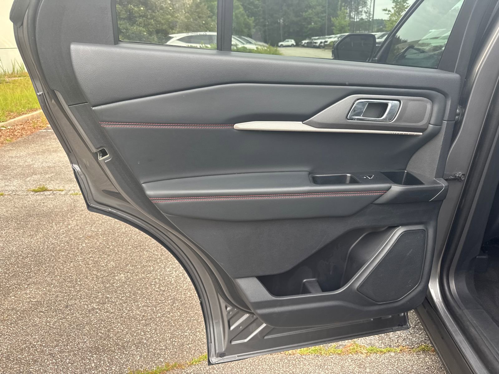 Used 2025 Ford Explorer ST-Line w/ ST-Line Street Pack AWD/4WD image 22