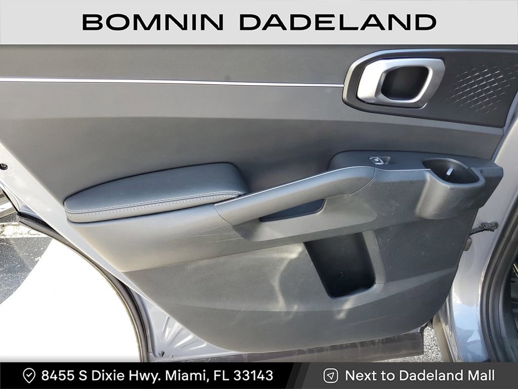 Used 2022 Kia Sorento S image 9