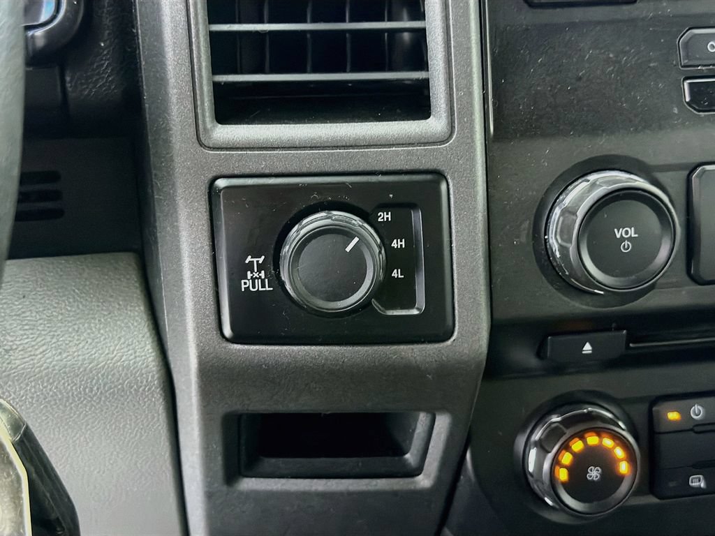 Used 2017 Ford F250 XL w/ Power Equipment Group AWD/4WD image 32