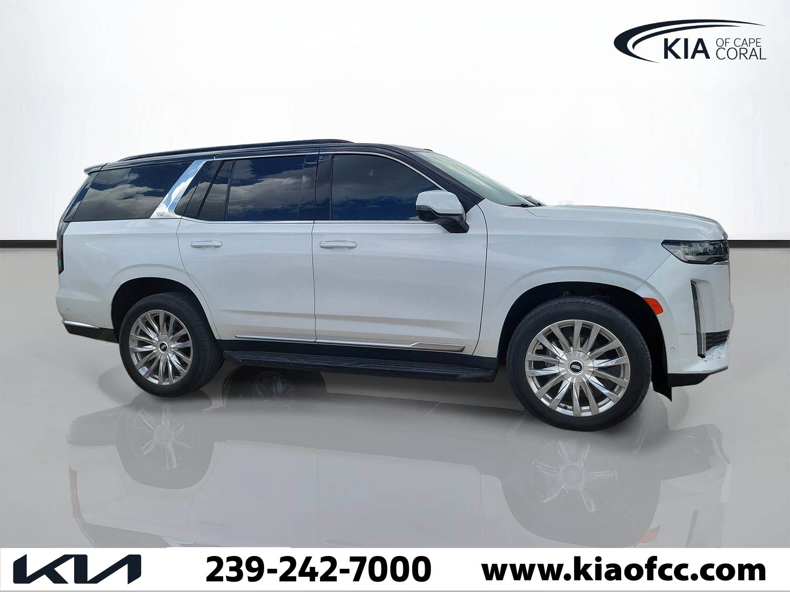 Used 2021 Cadillac Escalade Premium Luxury image 2