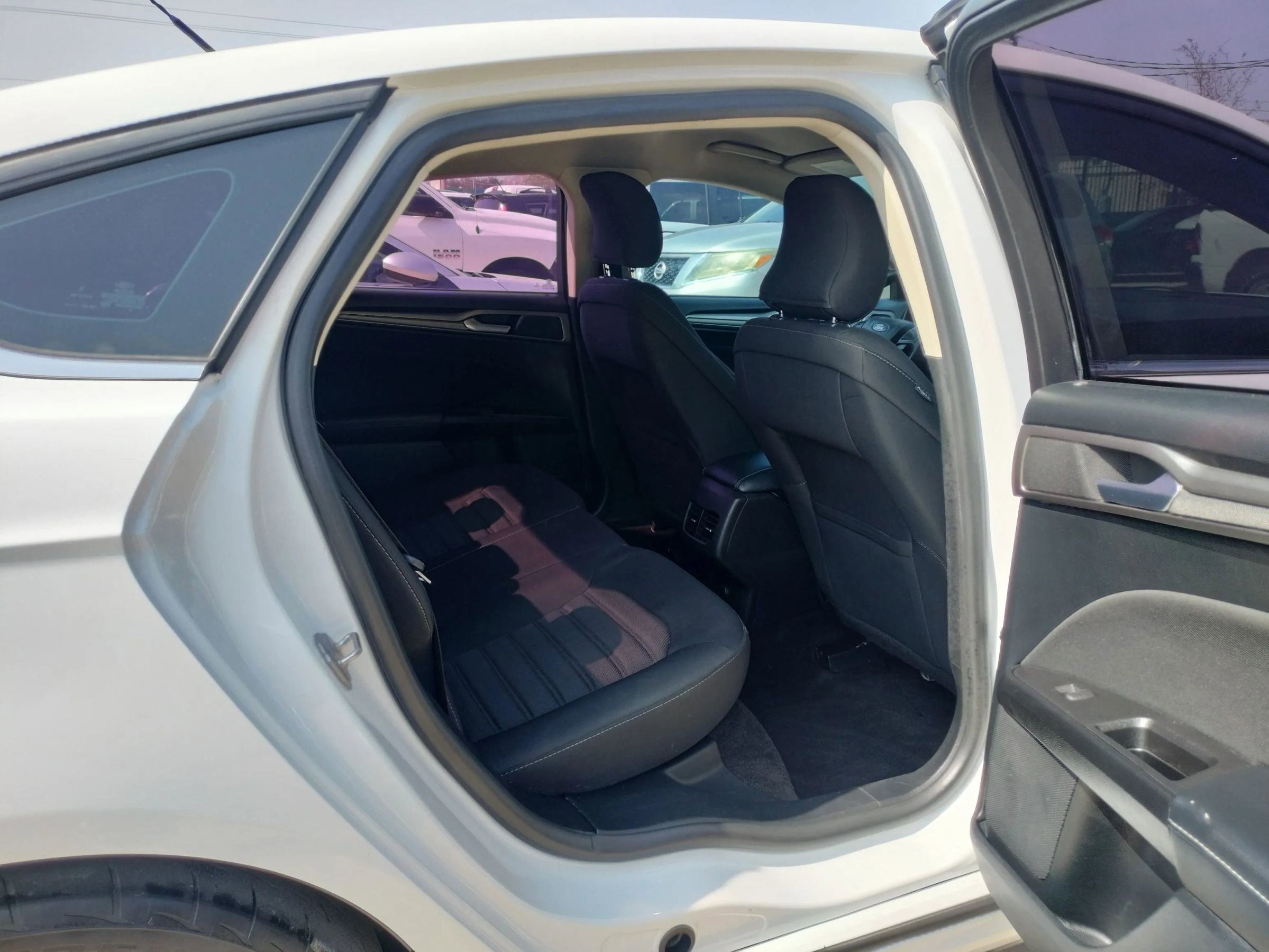 Used 2018 Ford Fusion SE w/ Fusion SE Technology Package image 32