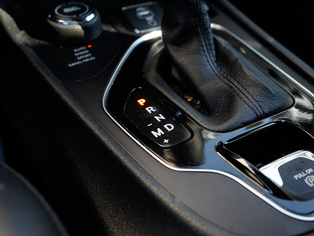 Used 2023 Jeep Cherokee Altitude Lux image 14