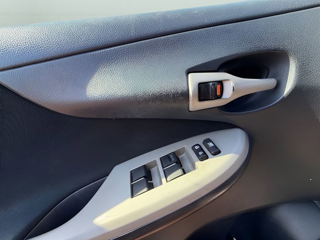 Used 2013 Toyota Corolla S image 11