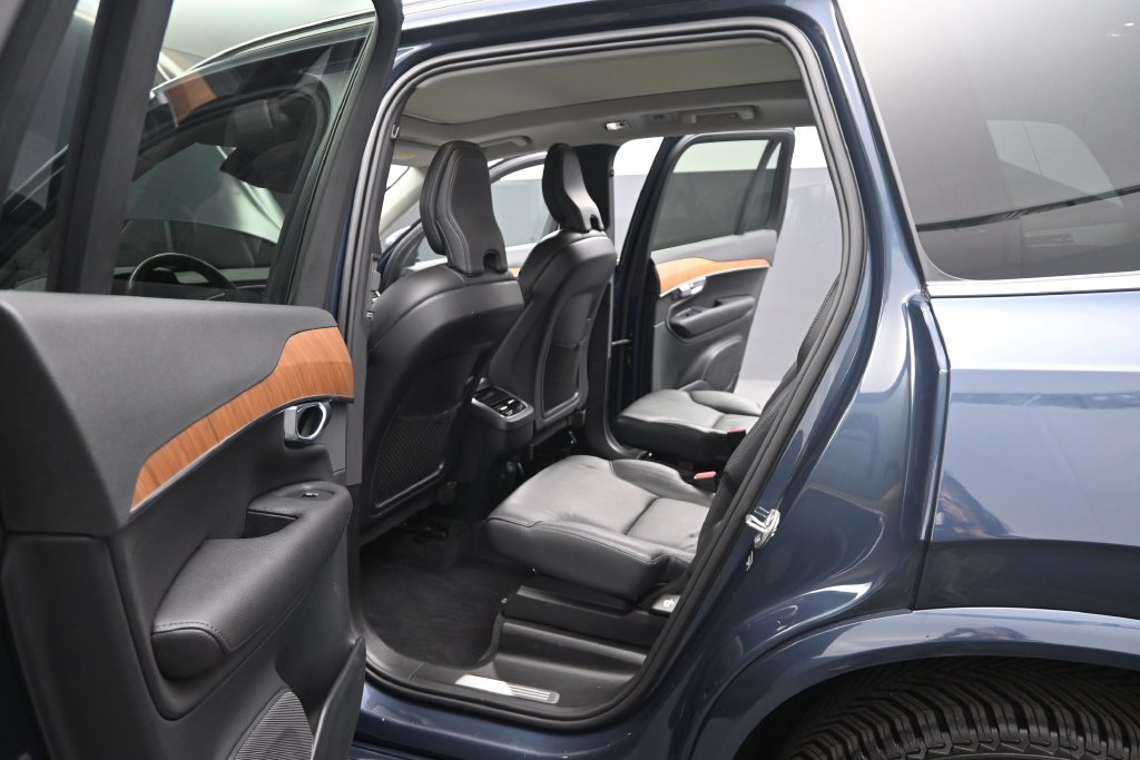 Used 2022 Volvo XC90 T6 Momentum w/ Advanced Package AWD/4WD image 17