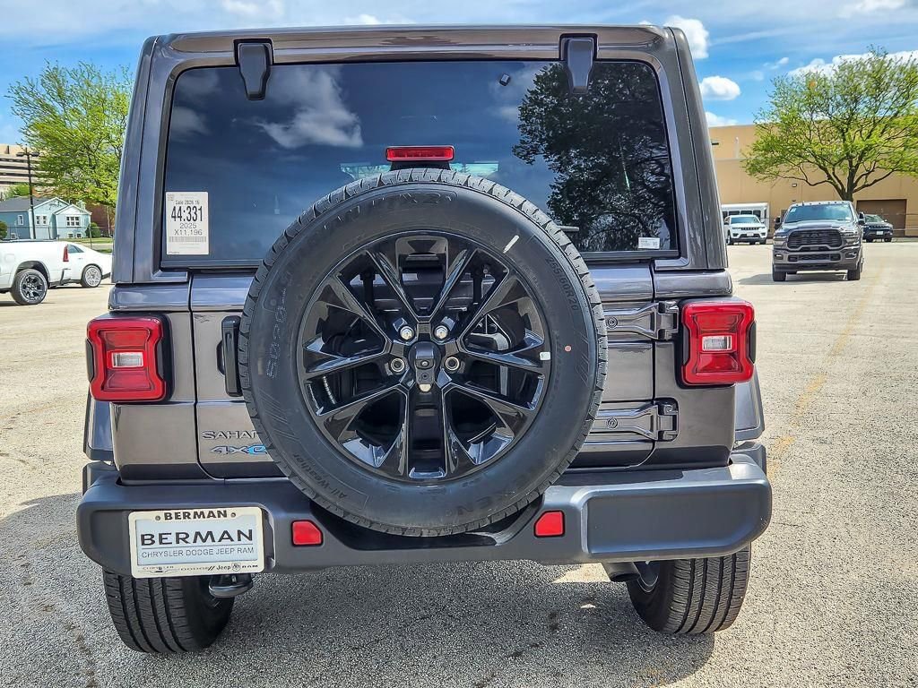 Used 2025 Jeep Wrangler Unlimited Sahara AWD/4WD image 6