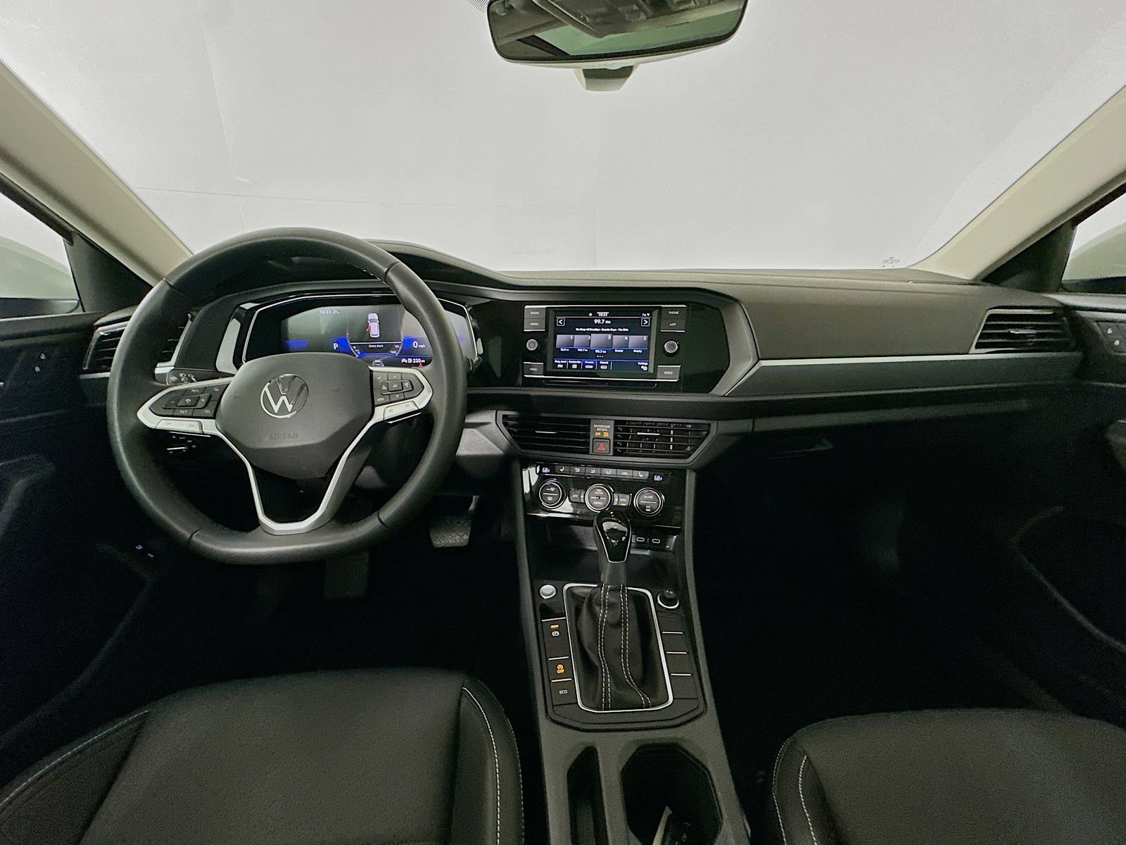 Used 2024 Volkswagen Jetta SE FWD image 14