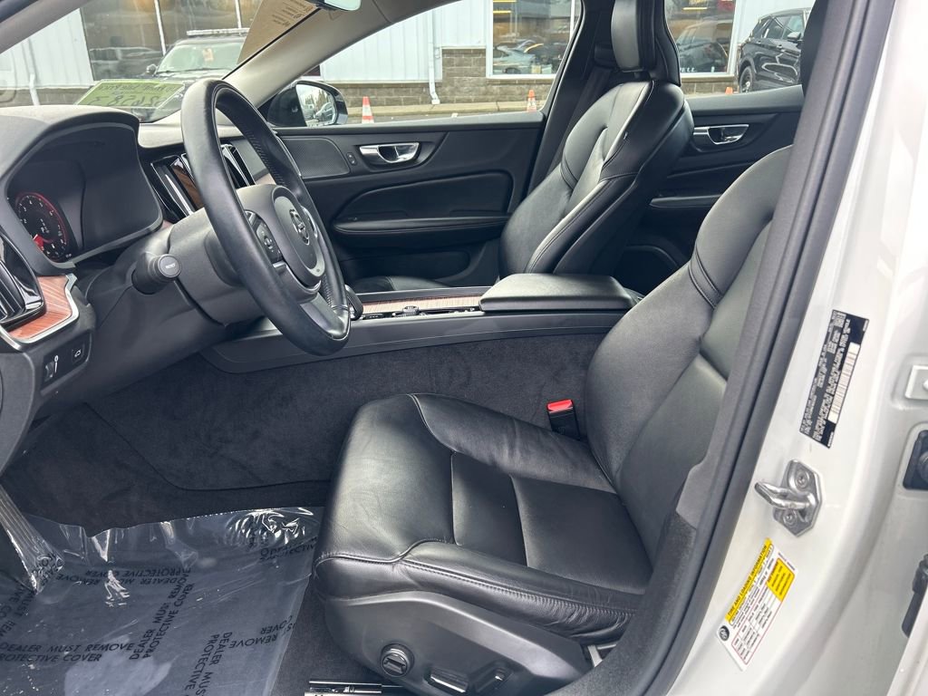 Used 2022 Volvo S60 B5 Momentum w/ Advanced Package image 5