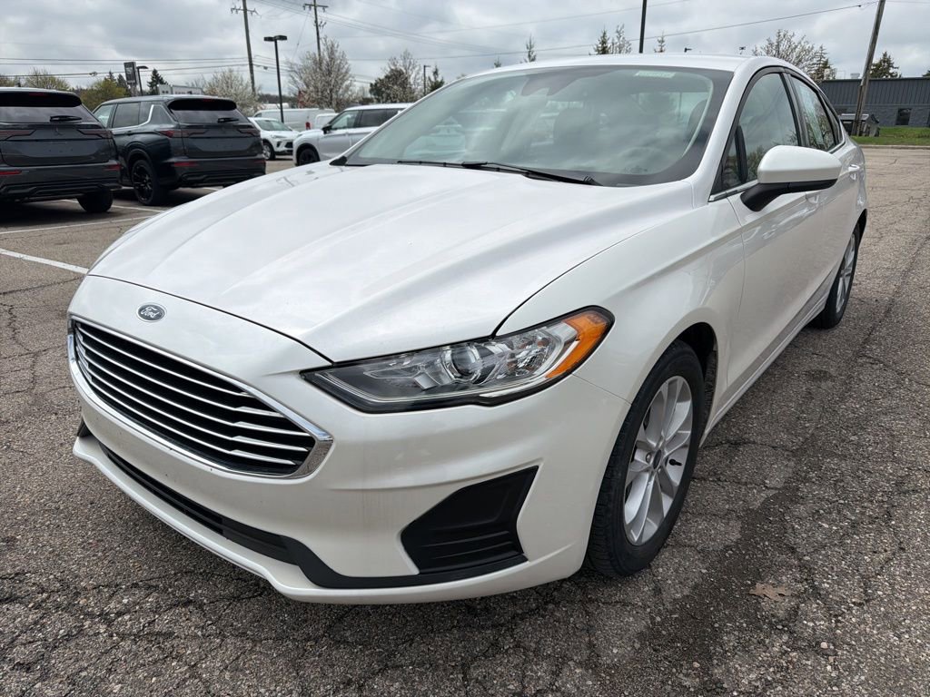 Used 2020 Ford Fusion SE image 1