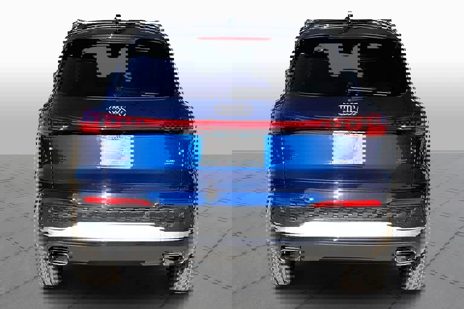 Used 2025 Audi Q5 Premium w/ Convenience Package image 5