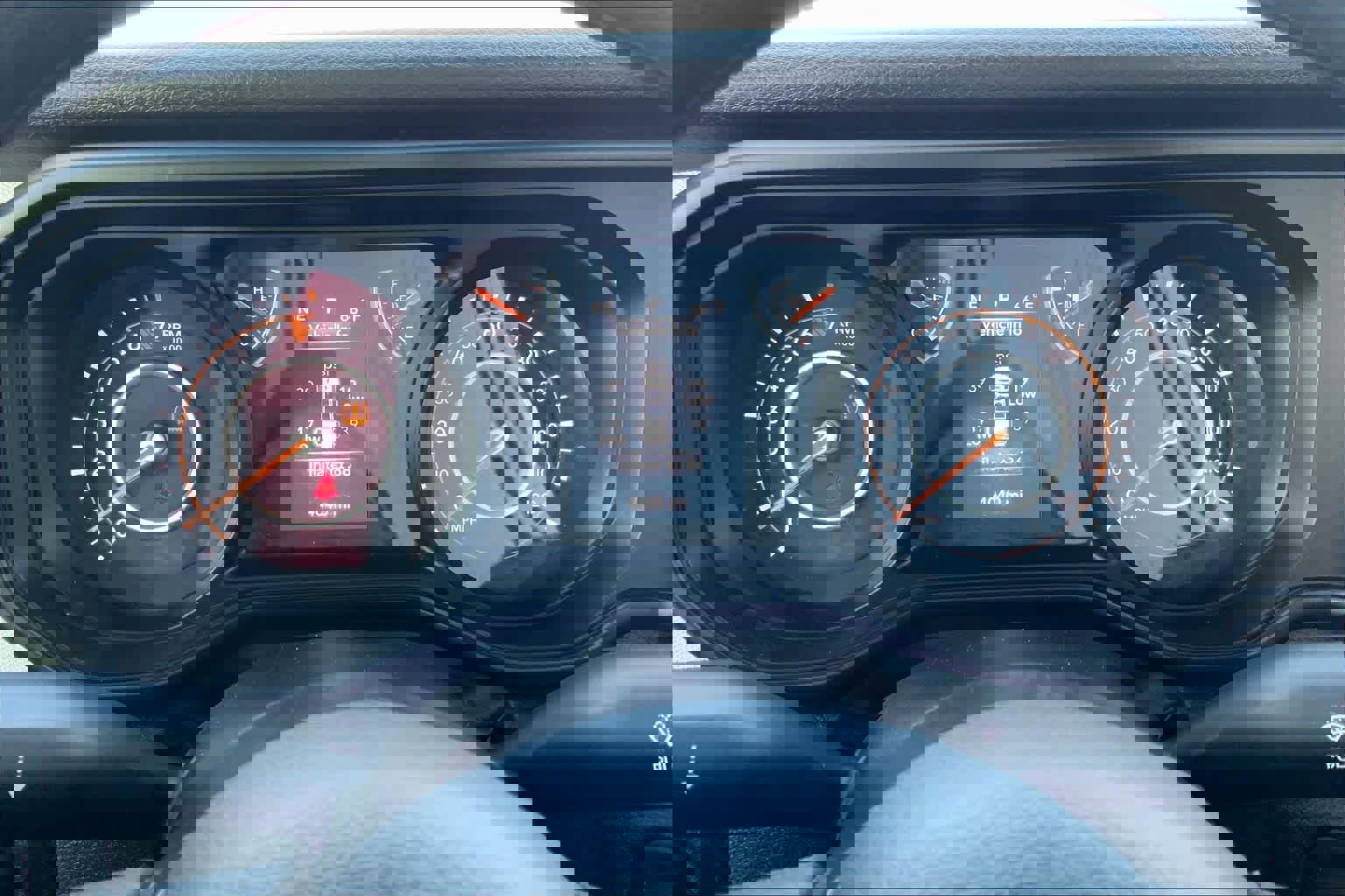 Used 2025 Jeep Gladiator Sport image 25